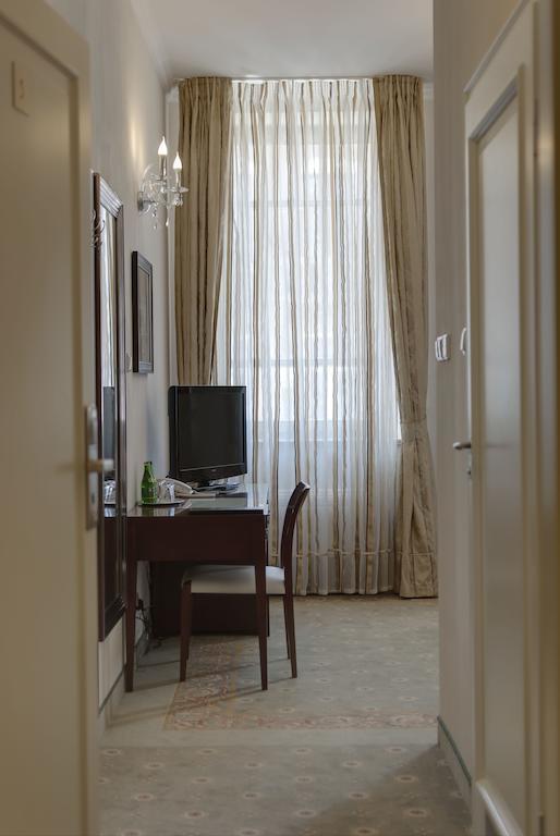 Hotel Willa Hueta Келце Стая снимка