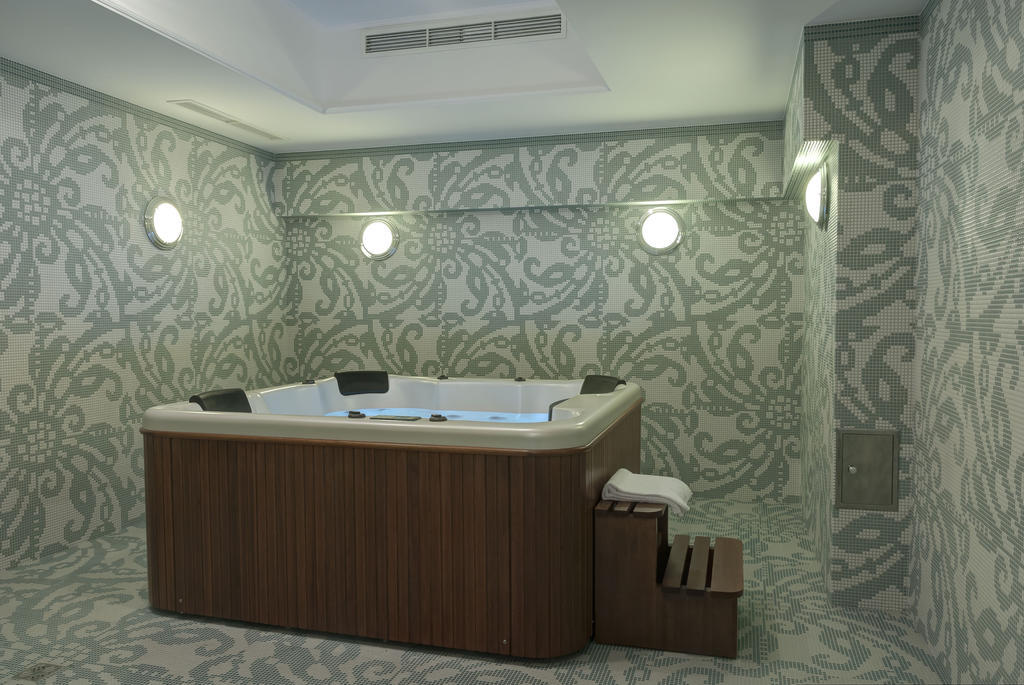 Hotel Willa Hueta Келце Екстериор снимка