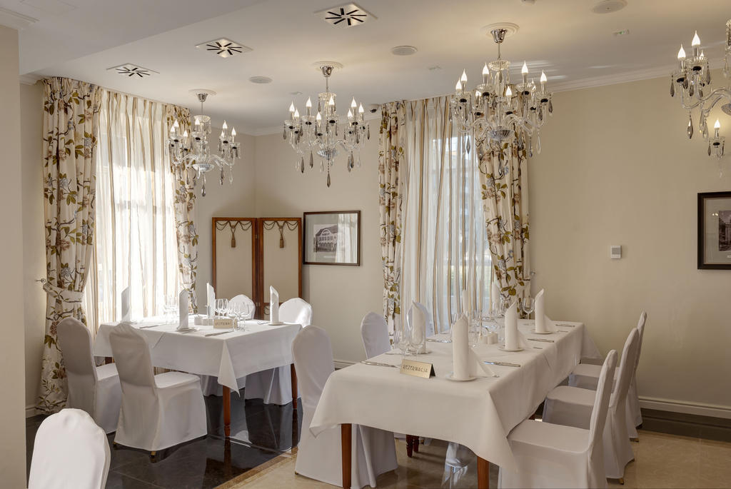 Hotel Willa Hueta Келце Екстериор снимка