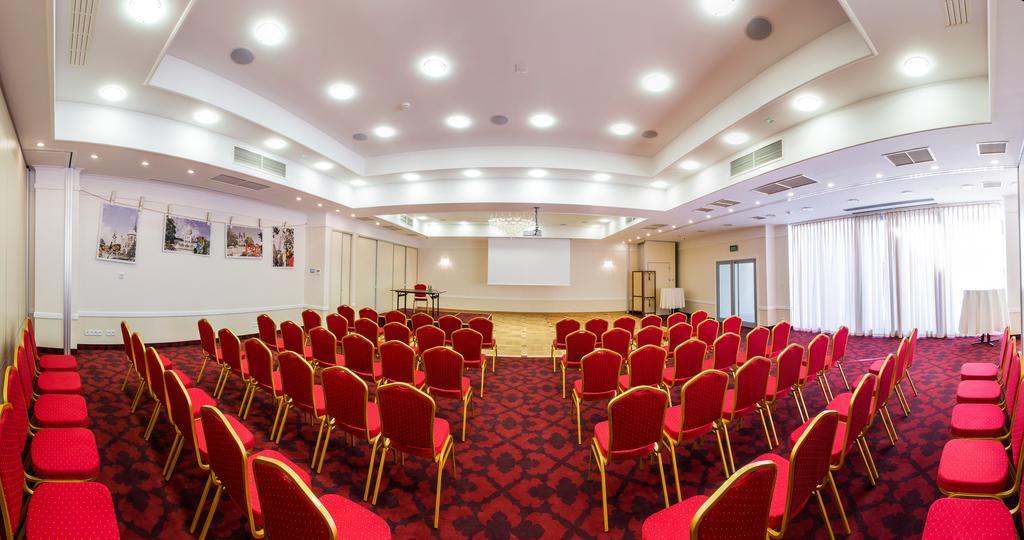 Hotel Willa Hueta Келце Екстериор снимка