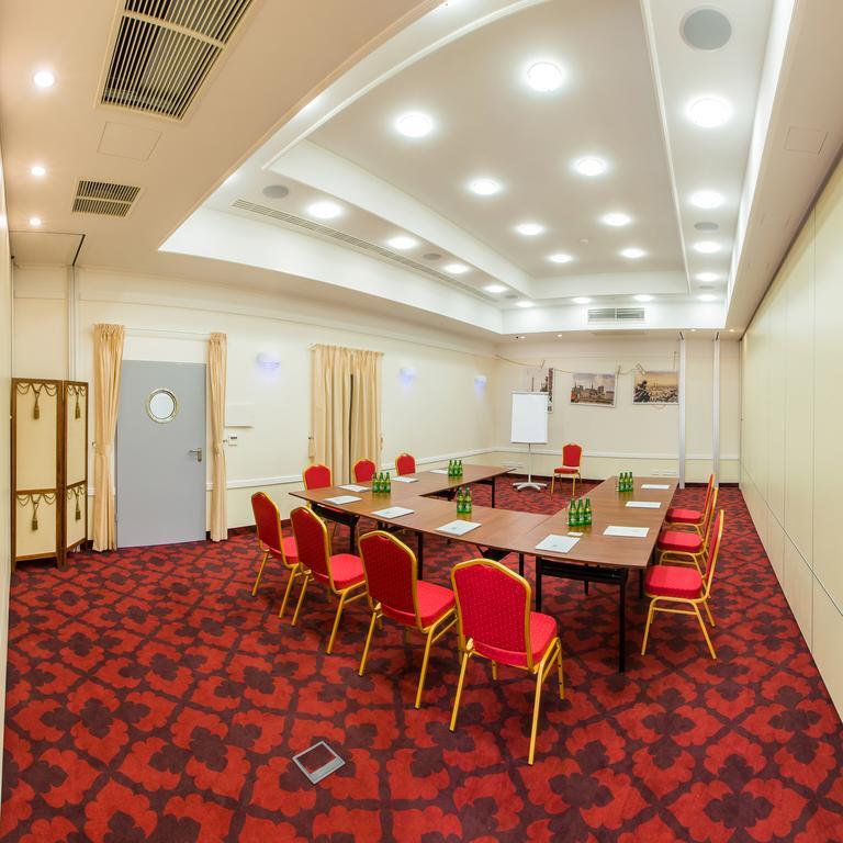 Hotel Willa Hueta Келце Екстериор снимка