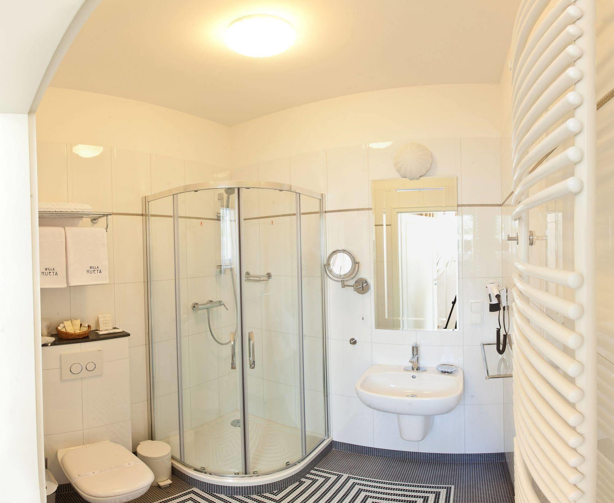 Hotel Willa Hueta Келце Екстериор снимка